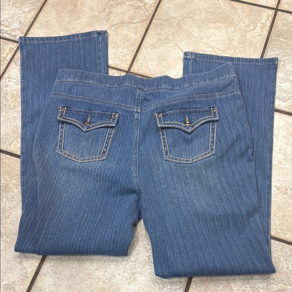 Belle by Kim Gravel Regular Flexibelle Tulip Pocket Jeans Light Wash - Picture 6 of 6